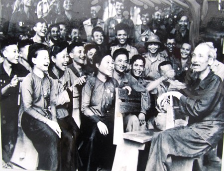 Выставка «Президент Хо Ши Мин – герой национального освобождения, выдающийся... - ảnh 1